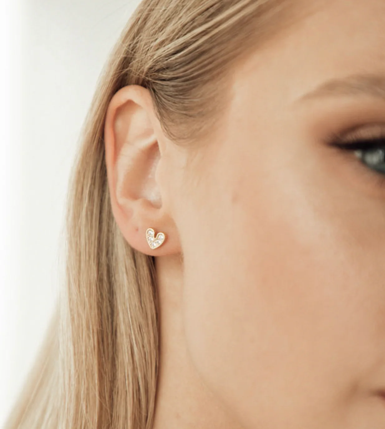 Mi Amor Stud Earring in Silver - Image 5